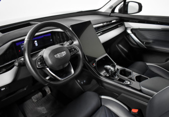 Подержанный автомобиль Geely Atlas 2024 года (8 фото)