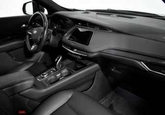 Подержанный автомобиль Cadillac XT4 2021 года (13 фото)