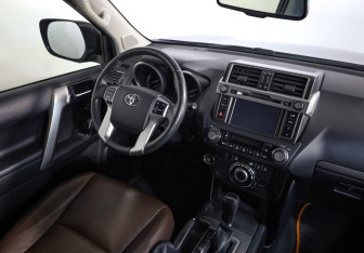 Подержанный автомобиль Toyota Land Cruiser Prado 2016 года (8 фото)