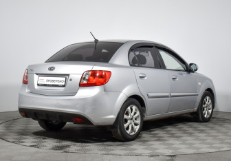 Подержанный автомобиль Kia Rio Sedan 2010 года (5 фото)
