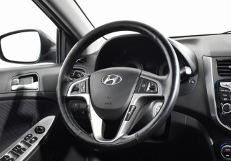 Подержанный автомобиль Hyundai Solaris Sedan 2015 года (17 фото)