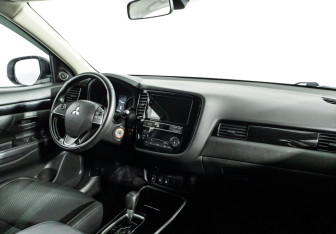 Подержанный автомобиль Mitsubishi Outlander 2018 года (9 фото)