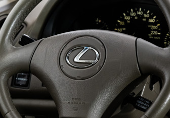 Подержанный автомобиль Lexus RX 2002 года (11 фото)