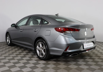 Подержанный автомобиль Hyundai Sonata 2018 года (13 фото)