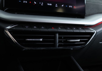 Подержанный автомобиль Skoda Octavia Liftback 2022 года (17 фото)