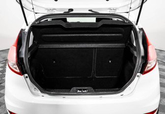 Подержанный автомобиль Ford Fiesta Hatchback 2017 года (20 фото)