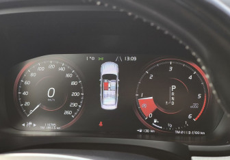 Подержанный автомобиль Volvo S90 2019 года (28 фото)