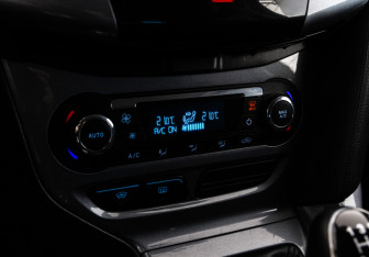 Подержанный автомобиль Ford Focus Wagon 2012 года (15 фото)