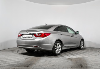 Подержанный автомобиль Hyundai Sonata 2011 года (5 фото)