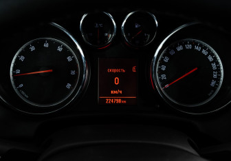 Подержанный автомобиль Opel Astra Hatchback 2012 года (19 фото)