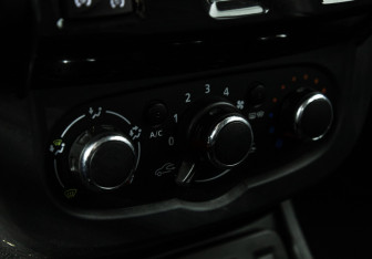 Подержанный автомобиль Renault Duster 2017 года (16 фото)