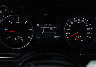 Подержанный автомобиль Kia Carnival 2021 года (17 фото)