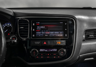 Подержанный автомобиль Mitsubishi Outlander 2017 года (18 фото)