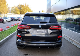 Подержанный автомобиль BMW X5 2019 года (5 фото)