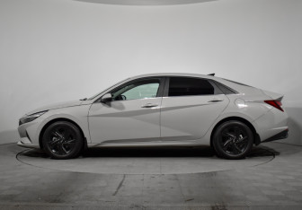 Подержанный автомобиль Hyundai Elantra Sedan 2021 года (8 фото)