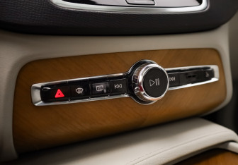 Подержанный автомобиль Volvo XC90 2022 года (20 фото)