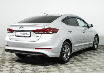 Подержанный автомобиль Hyundai Elantra Sedan 2018 года (5 фото)