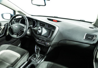 Подержанный автомобиль Kia Ceed Hatchback 2014 года (9 фото)