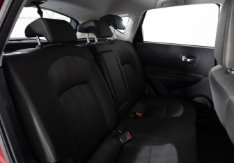 Подержанный автомобиль Nissan Qashqai 2013 года (12 фото)