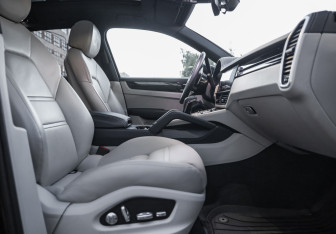 Подержанный автомобиль Porsche Cayenne 2019 года (29 фото)