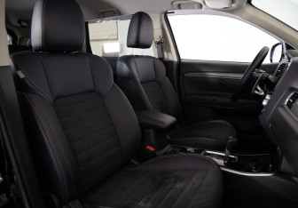 Подержанный автомобиль Mitsubishi Outlander 2021 года (11 фото)