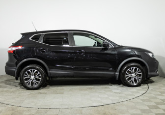 Подержанный автомобиль Nissan Qashqai 2016 года (4 фото)