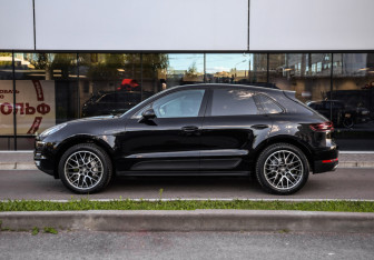Подержанный автомобиль Porsche Macan 2016 года (9 фото)
