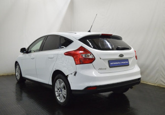 Подержанный автомобиль Ford Focus Hatchback 2012 года (7 фото)