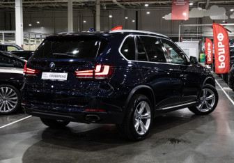 Подержанный автомобиль BMW X5 2017 года (6 фото)