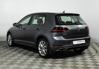 Подержанный автомобиль Volkswagen Golf Hatchback 2018 года (7 фото)
