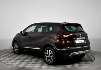 Подержанный автомобиль Renault Kaptur 2017 года (7 фото)