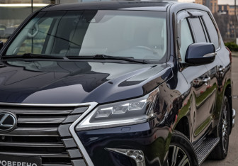 Подержанный автомобиль Lexus LX 2016 года (2 фото)