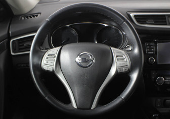 Подержанный автомобиль Nissan X-Trail 2015 года (4 фото)