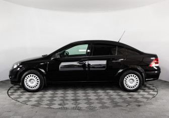 Подержанный автомобиль Opel Astra Sedan 2011 года (9 фото)