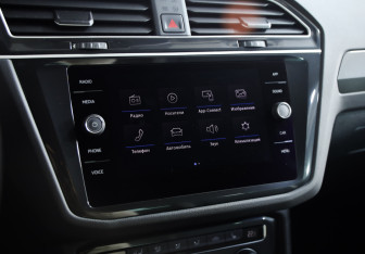 Подержанный автомобиль Volkswagen Tiguan 2020 года (14 фото)