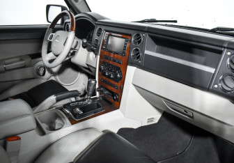 Подержанный автомобиль Jeep Commander 2008 года (16 фото)