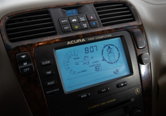 Подержанный автомобиль Acura MDX 2002 года (16 фото)