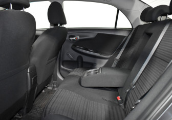 Подержанный автомобиль Toyota Corolla Sedan 2010 года (11 фото)