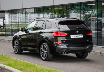 Подержанный автомобиль BMW X1 2019 года (8 фото)