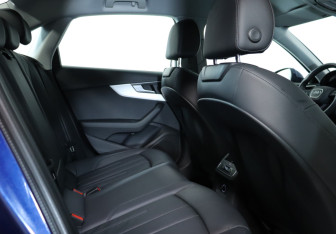 Подержанный автомобиль Audi A4 Sedan 2018 года (21 фото)