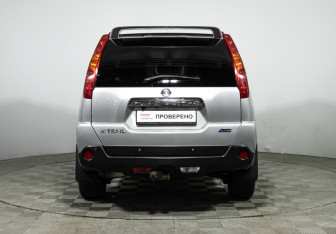 Подержанный автомобиль Nissan X-Trail 2010 года (6 фото)