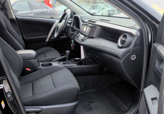 Подержанный автомобиль Toyota RAV4 2018 года (20 фото)