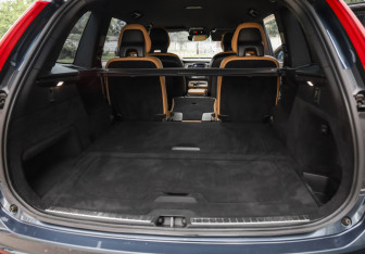 Подержанный автомобиль Volvo XC90 2019 года (35 фото)