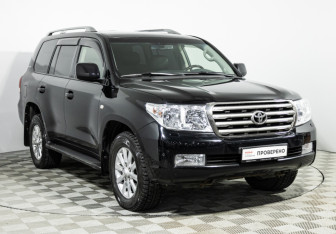 Подержанный автомобиль Toyota Land Cruiser Suv 2011 года (3 фото)