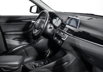 Подержанный автомобиль BMW X1 2020 года (13 фото)