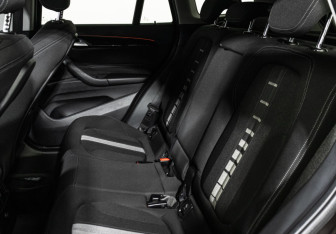 Подержанный автомобиль BMW X1 2016 года (10 фото)