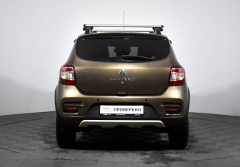 Подержанный автомобиль Renault Sandero 2018 года (5 фото)