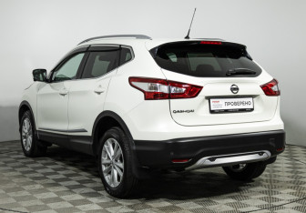 Подержанный автомобиль Nissan Qashqai 2015 года (7 фото)