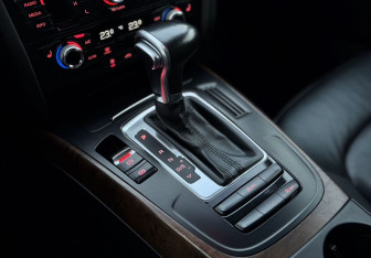 Подержанный автомобиль Audi A4 Sedan 2015 года (24 фото)