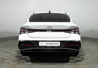 Подержанный автомобиль Hyundai Elantra Sedan 2024 года (6 фото)